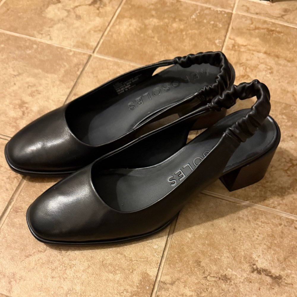 AEROSOLES Altona Black Slingback Heels